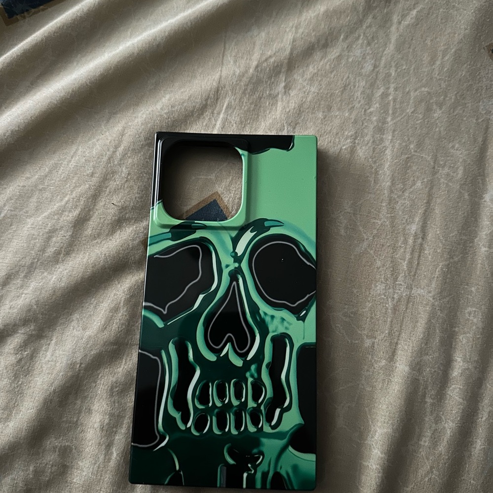 Green and Black Skull iPhone 14 Pro Max case